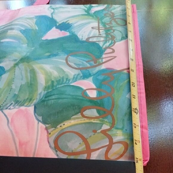 3 DESIGNER GIFT BAGS/ TOTES  WITH LOGOS...Excellent Used Condition. - Picture 6 of 11